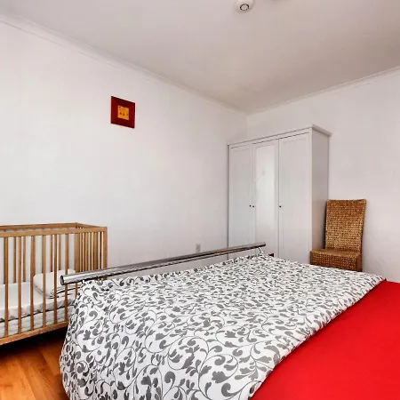 Beautiful In With Terrace Garden Trou de Bra