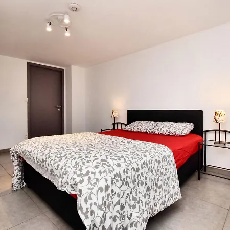 Dom wakacyjny Beautiful In With Terrace Garden