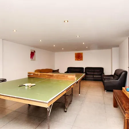 Dom wakacyjny Beautiful In With Terrace Garden